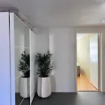A Place To - Free Parking - 5