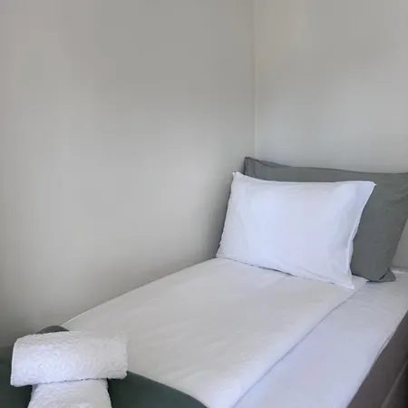 A Place To - Free Parking *