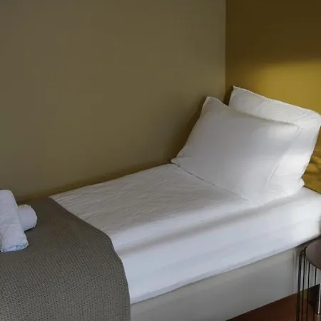 A Place To - Free Parking Apartment *