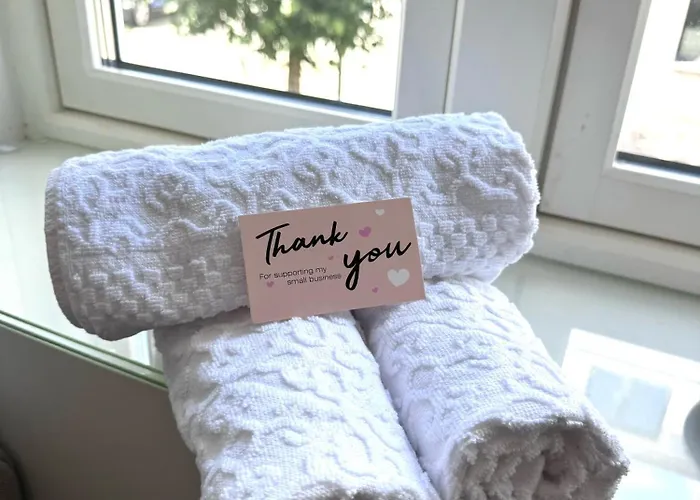 A Place To - Free Parking - 5 *