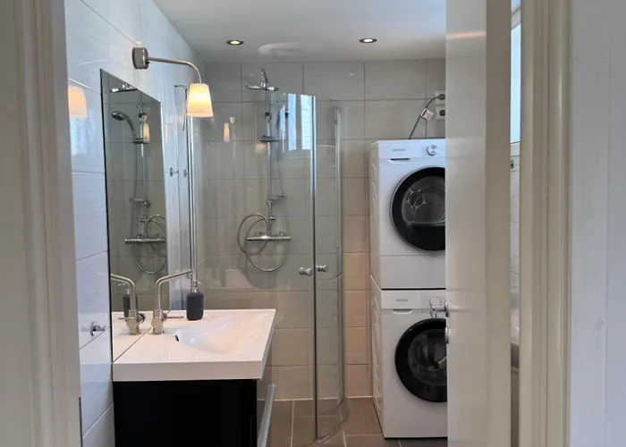 A Place To - Free Parking - 5